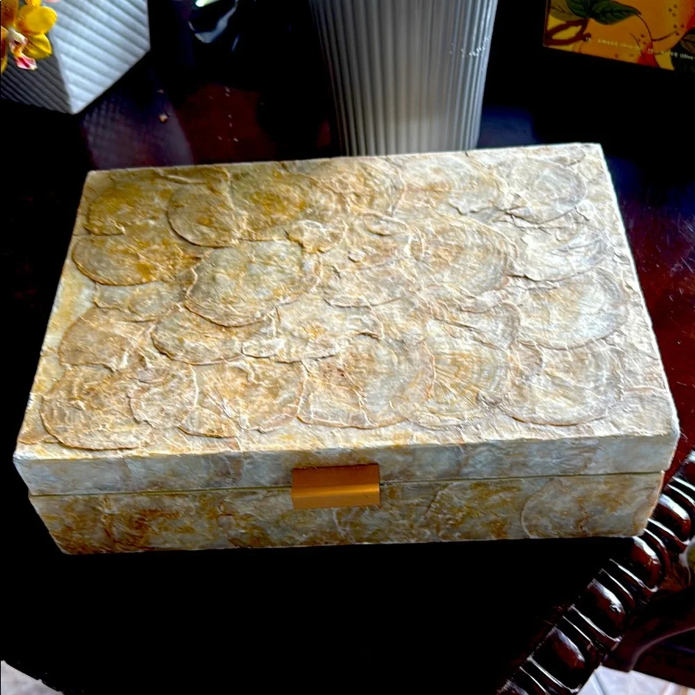 Elegant Capiz shell hinged and lined Storage Box NWT